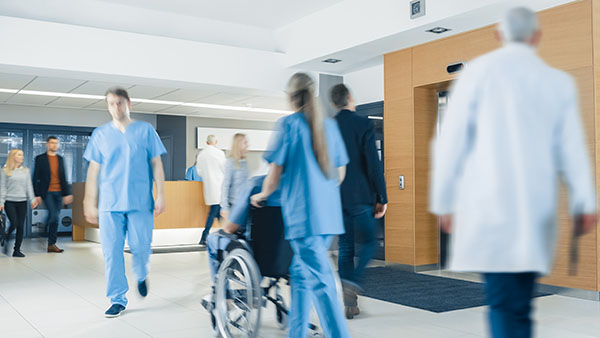 Quali sono le ragioni per cui i cercapersone sono ancora utilizzati negli ospedali e qual è l’alternativa?